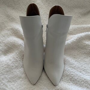 Qupid White Ankle Boots